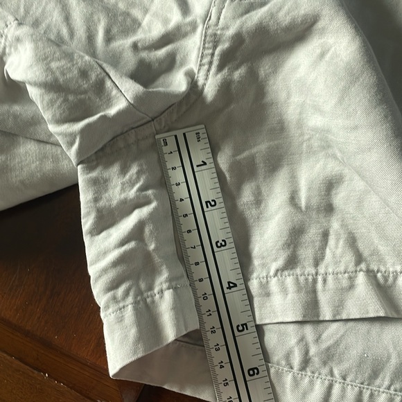 Women’s size 16 gap khakis gray shorts RN 54023 - Picture 4 of 10